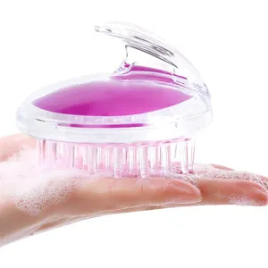 Transparente Silikon-Kopfmassagebürste Detailansicht mit weichen Borsten und Schaum.