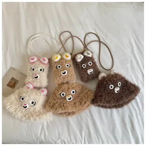 Winter süße Cartoon Bär Plüsch Umhängetasche und Eimerhut Set warme flauschige Accessoires