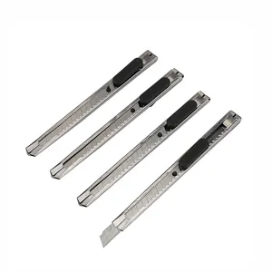 Set di coltelli utility in acciaio inossidabile, piccoli strumenti di cancelleria.