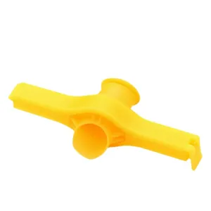 Plastic food sealing clip with pouring spout for kitchen snack preservation fresh storage tool