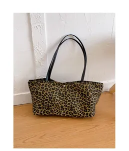 Detail view of the stylish leopard print tote bag with black handles, large daily capacity.