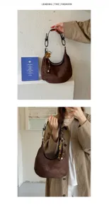 Sac a main hobo en daim retro pour femme, grand sac bandouliere decontracte chic.