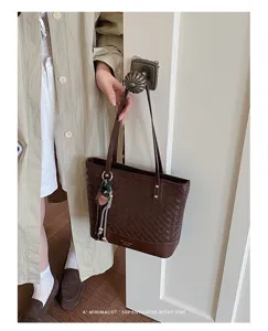 Bruine geweven shopper voor dames, minimalistische retro schoudertas met grote capaciteit.