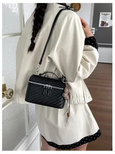 Retro woven lunch box bag for women, trendy commuter single shoulder messenger bag.