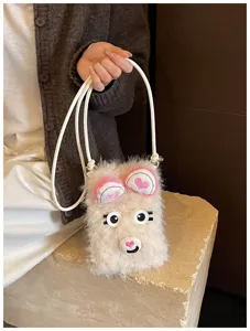Süße flauschige Plüsch Handytasche mit rosa Herzohren und Cartoon Gesicht für den Winter.