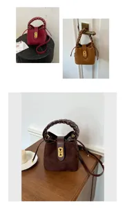 Borsa a secchiello chic in camoscio con manico intrecciato e chiusura per donne.