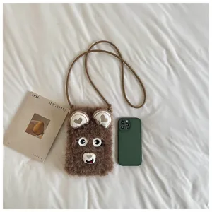 Plüsch Bär Handy Tasche Detail, süße Cartoon Umhängetasche mit Gurt für den Winteralltag.