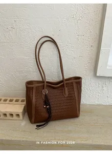 Brown woven tote bag for women, retro large capacity shoulder bag with tassel pendant.