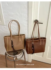 Retro woven tote bag for women, large capacity stylish shoulder bag for autumn and winter.