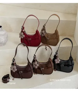 Elegante borsa a tracolla da donna vintage borsa da commuter con ciondolo a fiore e cintura.