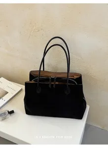 Zwarte suède shopper tas voor dames, vintage handtas en stijlvolle schoudertas voor werk.