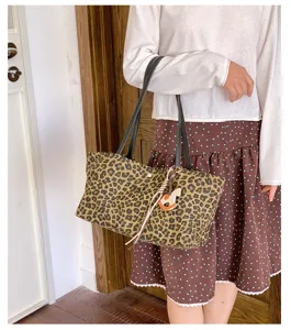 Leopard print tote bag for women large capacity shoulder bag stylish daily commuting casual handbag