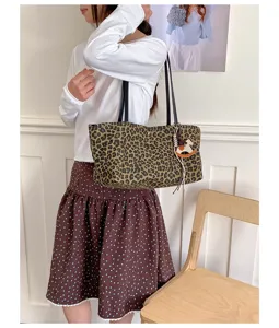Leopard print tote bag fashion large capacity shoulder bag student commuting daily handbag