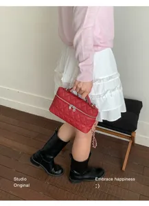 Sac matelassé à chaîne pour femme, élégant sac bandoulière rouge pour le quotidien chic.