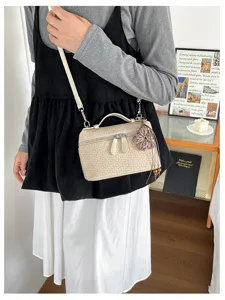 Retro woven vanity shoulder bag detail, stylish beige lunch box crossbody bag for daily commute.