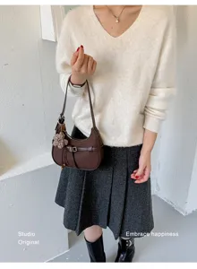 Borsa a spalla marrone retrò da donna, elegante borsa hobo in pelle PU con cinturino e ciondoli.