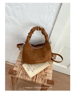 Sac à main femme en suédine avec poignée plissée, élégant sac bandoulière rétro chic.