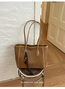 Classic woven tote bag for women, retro brown leather shoulder bag, large capacity daily use.