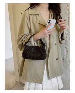 Detailed view of a retro leopard print ruched handbag, chic cloud purse for women autumn.