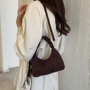 Sac bandoulière en suédine femme mode automne sac hobo porté croisé chic quotidien