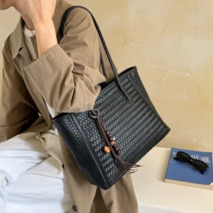 Black woven leather tote bag, large capacity vintage shoulder bag for autumn winter commute.