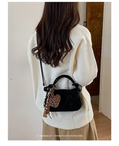 Retro niche pleated leopard print handbag cloud bag, stylish commuter crossbody bag for women.