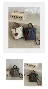Sac cabas en nylon tendance de style coréen avec pendentif cœur, sac bandoulière polyvalent.
