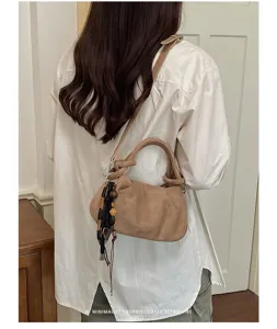 Sac à bandoulière plissé style coréen pour femmes, texture suédine rétro élégant.