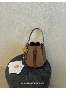 Braune Wildleder Beuteltasche Damen, elegante Vintage Kordelzug Umhängetasche Handtasche