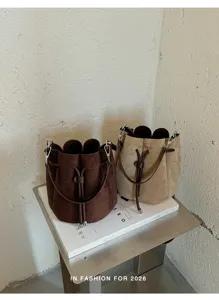Modische Wildleder Beuteltasche mit Kordelzug, vintage Retro Freizeit Umhängetasche.