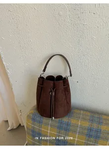 Modische Wildleder Beuteltasche für Damen, retro weiche Leder Umhängetasche mit Kordelzug.
