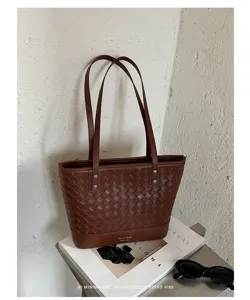 Klassieke bruine geweven lederen shopper tas voor dames, grote minimalistische schoudertas.