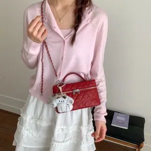 Sac a main matelasse rouge avec chaine elegante sac bandouliere de luxe style chic
