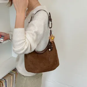 Sac épaule hobo marron vintage en daim pour femme, grand cabas décontracté pour le quotidien.