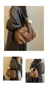 Zaino convertibile e borsa a tracolla in pelle marrone retro con simpatico ciondolo orsetto.