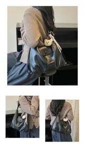 Borsa a spalla nera vintage grande capacità da donna, shopper con ciondolo a orsetto