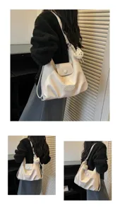 Borsa a tracolla grande capacità da donna elegante in pelle morbida con ciondolo orsetto.