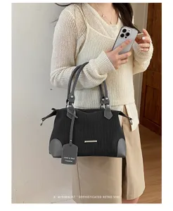 Klassische Vintage-Boston-Handtasche mit vertikalen Streifen für Damen, Umhängetasche.