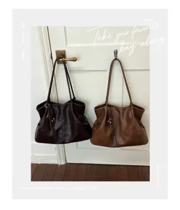 Sac cabas souple en cuir grande capacite retro pour femme, sac epaule de commute elegante.