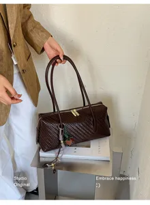 Dark brown woven shoulder bag detail, stylish Boston handbag with premium texture.