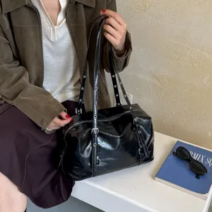 Sac à bandoulière pour femme en cuir verni noir vintage chic grande capacité sac oreiller