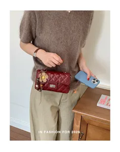 Women quilted shoulder bag retro dark red crossbody handbag with flower charm top handle bag