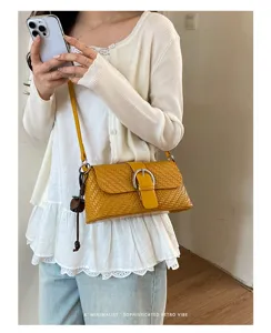 French retro woven underarm bag stylish shoulder bag for women casual commuting fashion