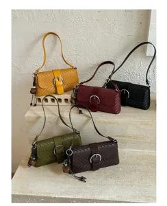 French vintage woven shoulder bag for women, chic retro underarm tote bag for daily commute.