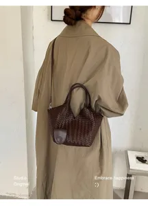 Brown woven leather shoulder bag women large capacity chic tote bag casual crossbody