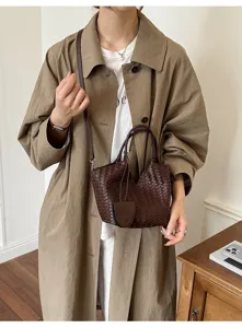 Retro woven shoulder bag for women, large capacity brown leather tote and crossbody bag.