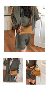 Vista dettagliata della borsa a tracolla intrecciata retrò da donna, elegante accessorio autunnale.