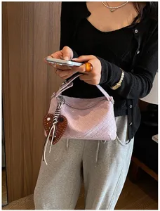 Elegante borsa a cuscino in pelle intrecciata da donna, borsa a tracolla autunnale trendy.