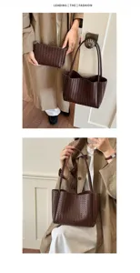 Vintage woven tote bag for women stylish large capacity shoulder handbag casual commute.