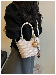 Sac seau tressé pour femme, élégant sac à bandoulière avec charmante fleur et poignée.